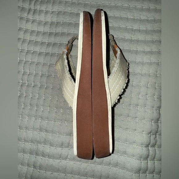 Yellow Box Gerri Sandals in Sage color. Size 7.5. Worn once EUC - Picture 6 of 9